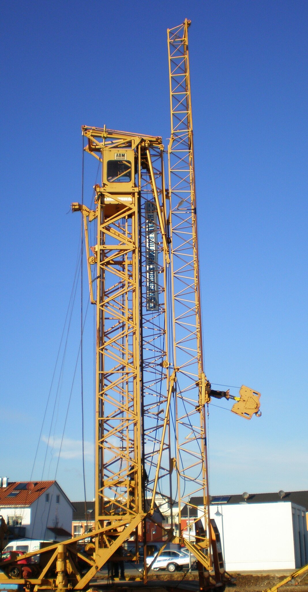 Ein Kran entfaltet sich Königsbrunn