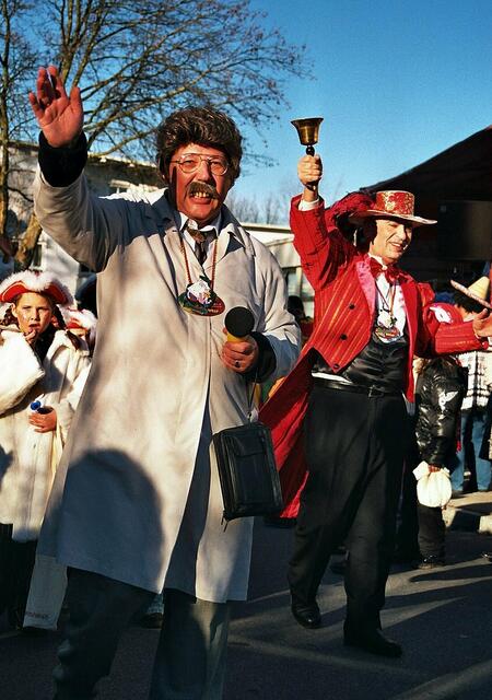 Sitzungspräsident u. Spielleiter der KOL-LA (v. re. )