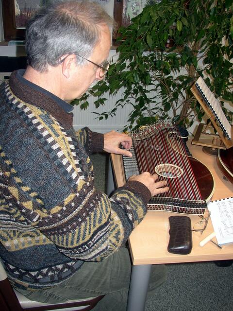 Alten Noten erklangen im offenen Archiv für Volksmusik in Krumbach
