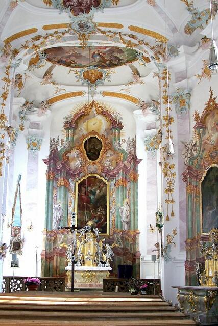 das Kirchenschiff von innen