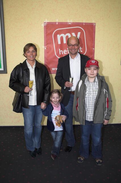 Martin Angerer mit Familie, Taxis der Fliesenabholmarkt in Landsber