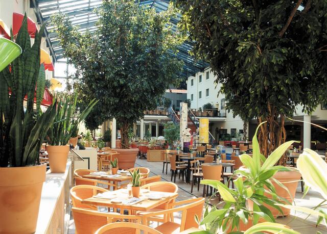 Das Atrium des Hotel Estrel in Berlin