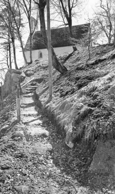 Kapelle Roggenstein mit Aufstieg vom Gutshof her