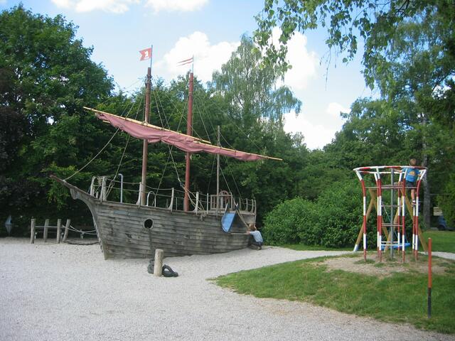 der kleine aber schöne Spielplatz folgt