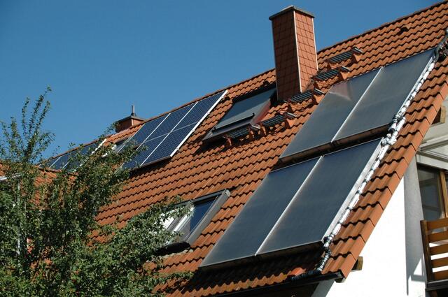 Eine gute Investition: Solaranlage | Foto: www.pixelio.de