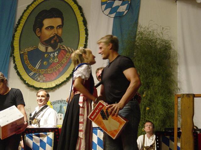 Steinheben beim Volksfest in Schrobenhausen