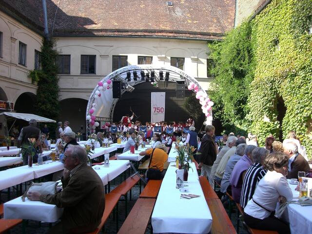 Der Innenhof des Wittelsbacher Schlosses war festlich geschmückt