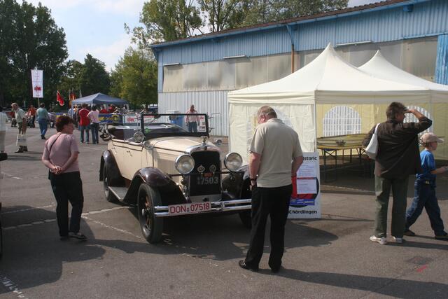 Bei der VdK-Telecom-Jubiläumsfeier war allerhand geboten: ein Oldtimer als Blickfang