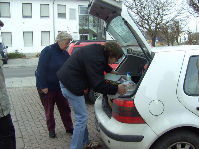 Der kleine Golf wurde mehrmals voll beladen.