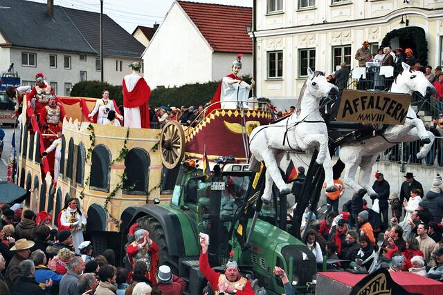 mit herrlichem Prunkwagen - aus Affaltern !