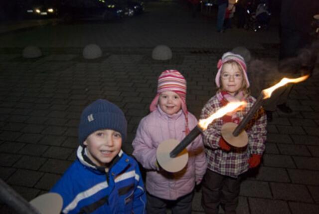 Nicht nur die Kinder waren begeistert von der Fackelwanderung in Herbertshofen!