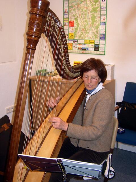 Alten Noten erklangen im offenen Archiv für Volksmusik in Krumbach
