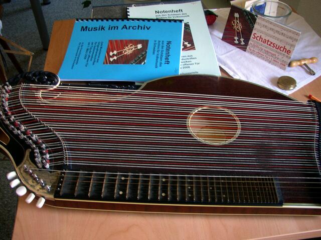 Alten Noten erklangen im offenen Archiv für Volksmusik in Krumbach