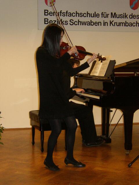 Jae-Seung Noh am Flügel  und an der Violine Min Jung Cho