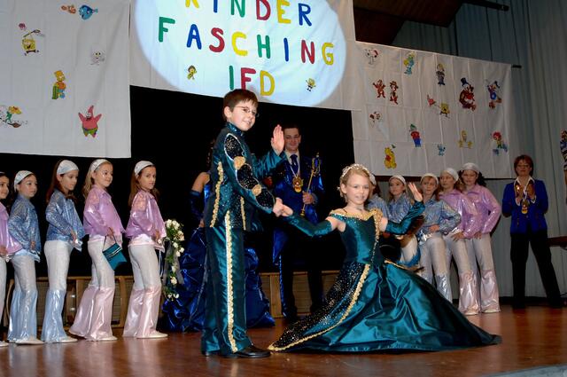 Die beiden Prinzenpaare und die Minigarde ...