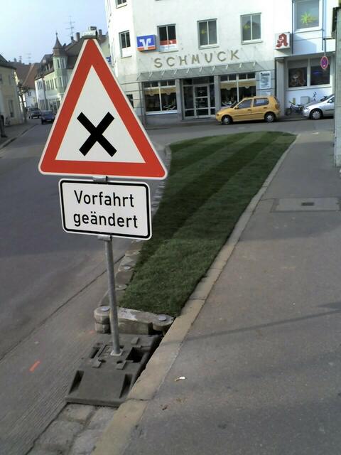 Eine der Verkehrsberuhigungsinseln