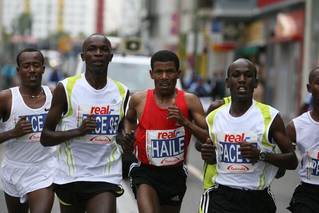 Haile Gebrselassie mit Pacemaker | Foto: Copyright SCC-Running