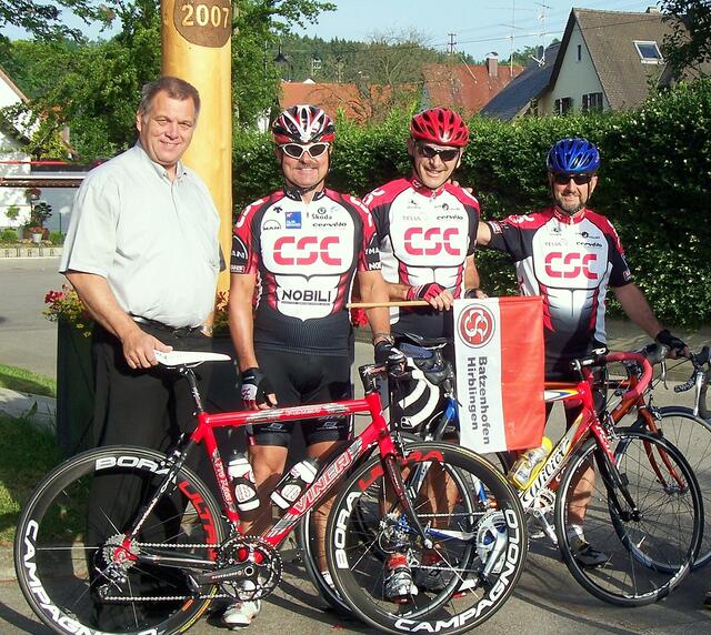 Peter Schönfelder verabschiedet Radlergruppe