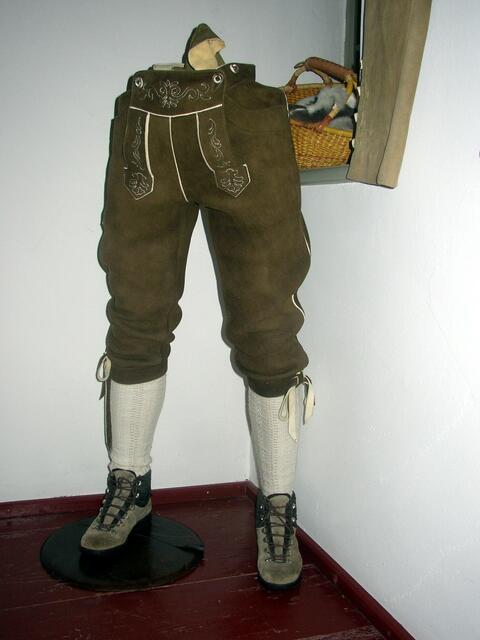 Eine Lederhose aus dem Hause Aigner