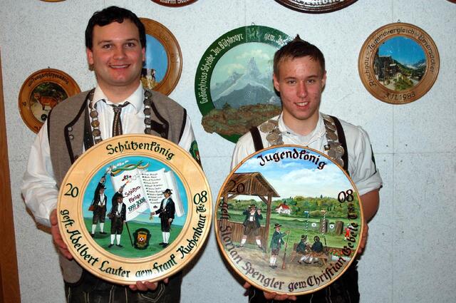 Die neuen Schützenkönige der Alpenroseschützen Emersacker sind Frank Kuchenbaur und Christian Gebele. Foto:Friedrich