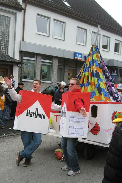 Die Trachtler aus Gersthofen mit iher Antirauch- Kampagne!