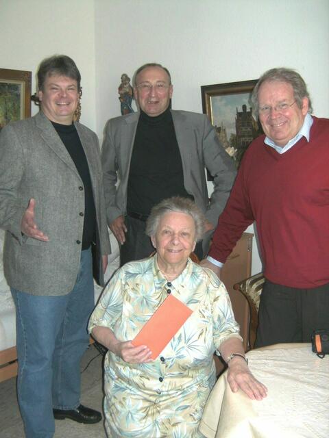 Anneliese Gotz mit den Lauinger Sozialdemokraten (v.l.) Martin Knecht, Dietmar Bulling und Werner Hoffmann.