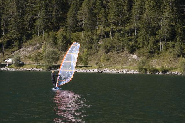 Eine einzelne Surferin an diesem Nachmittag. | Foto: ''