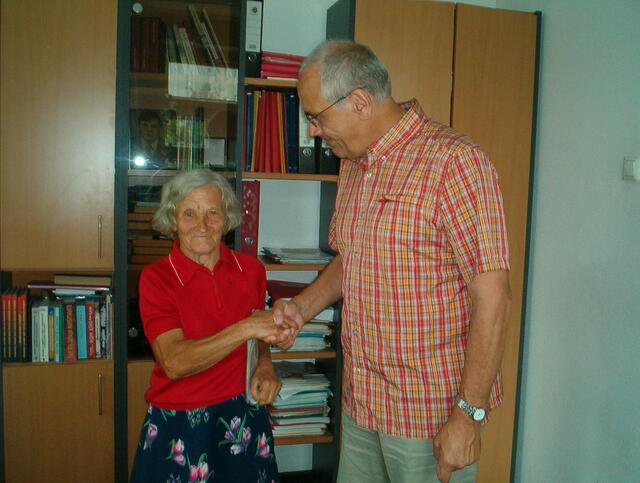 Frau Orlowa bekommt nur einen Teilbetrag mit nach Hause