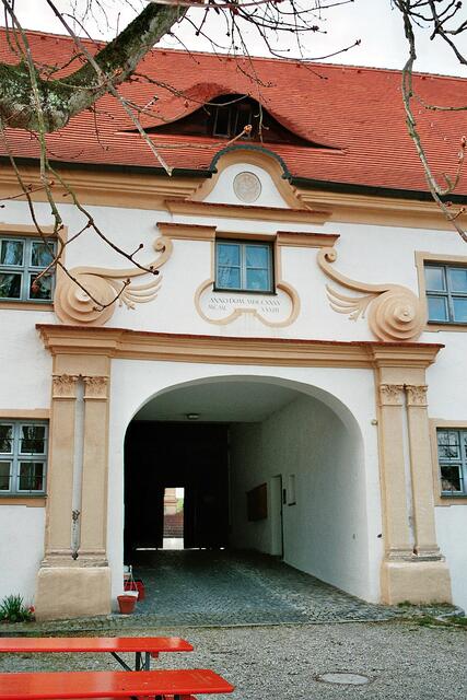 das Tor - Haus vom Innenhof gesehen