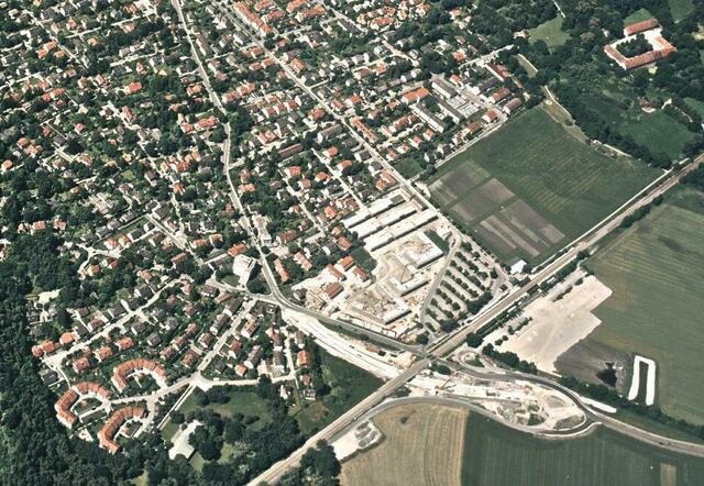 Roggenstein (rechts) im Norden von Eichenau