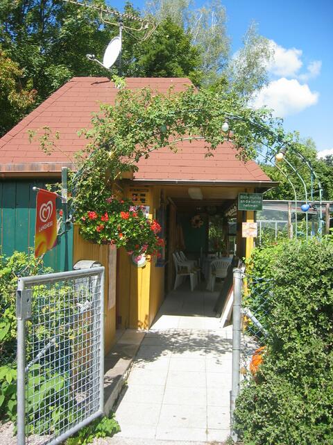 danach der Minigolfplatz, der die ganze Breite der Parkanlage einnimmt, daher nachher nochmals ein Blick darauf