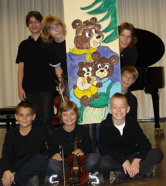 Hier sind alle Jungs die mitspielen zu sehen.