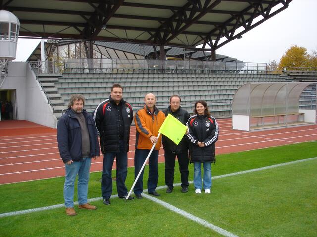DFB-Vertreter bei der Stadionbesichtigung