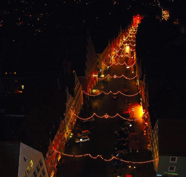 Blick vom Münsterturm auf die illuminierte Reichsstraße