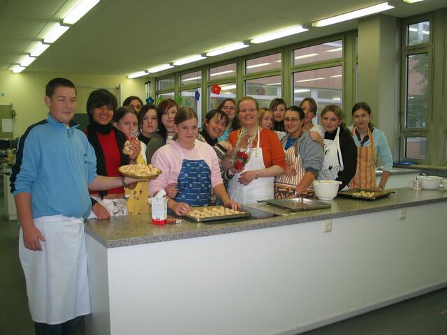"Kokosknöpfchen" für die "Kartei der Not"