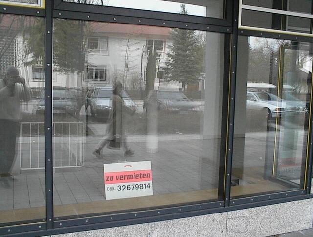 Immer wieder stehen viele Läden in der Bahnhofstraße leer