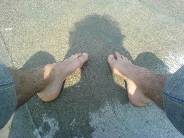Beine baden am Iseosee