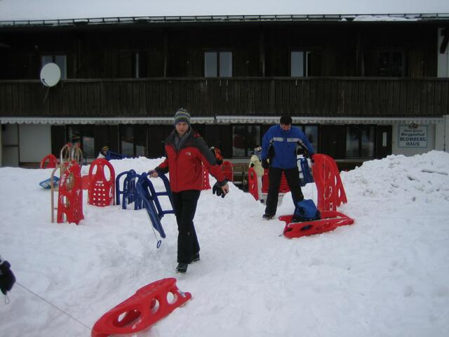 Jetzt geht's los! Direkt hinterm Blomberghaus beginnt die Rodelbahn.
