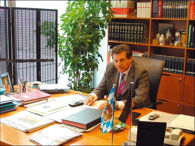 Eduard Oswald in seinem Berliner Büro.