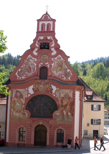 Die Spitalkirche in Füssen bei der Lechbrücke