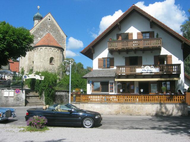 ein Blick zur Straße, und wir sehen, dass wir nicht verhungern müssen...