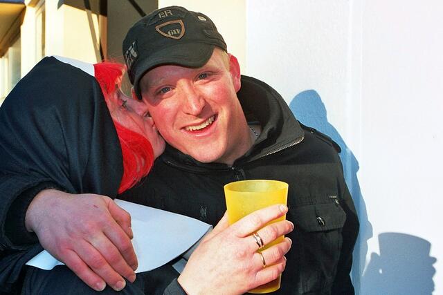 ein Küßchen in Ehren, kann . . .