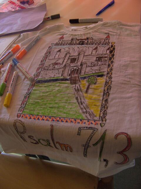 Eines der Konfi-T-Shirts