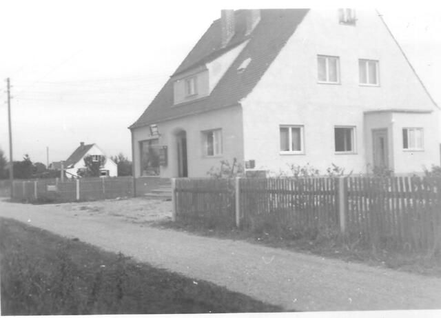Haus der Glaserei am Bahnhofsweg 1961.