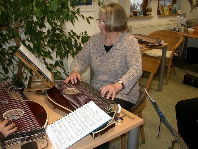 Alten Noten erklangen im offenen Archiv für Volksmusik in Krumbach