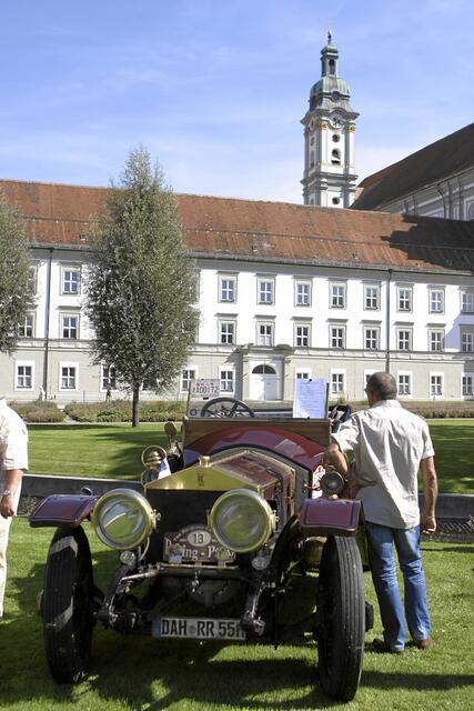 Oldtimer vor historischer Kulisse | Foto: ''