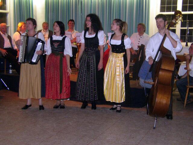 Auf dem Hürbener Kathreintanz