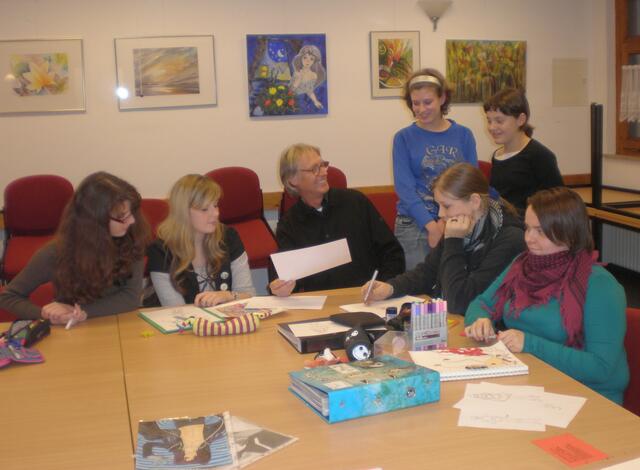 Gemeinsame Diskussion über ihre Werke