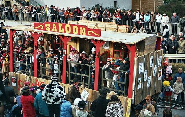 Western-Saloon unterwegs