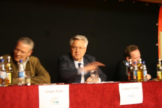 Raab (FW), Fröhlich (CSU) und Wolfgang Peitzsch (SPD)
